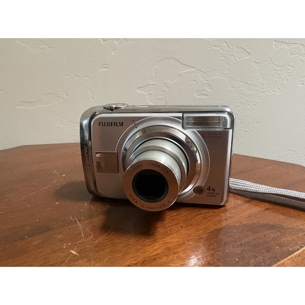 Fujifilm FinePix A820 8.3MP Digital Camera Bundle - Tested, Works! Case Cables